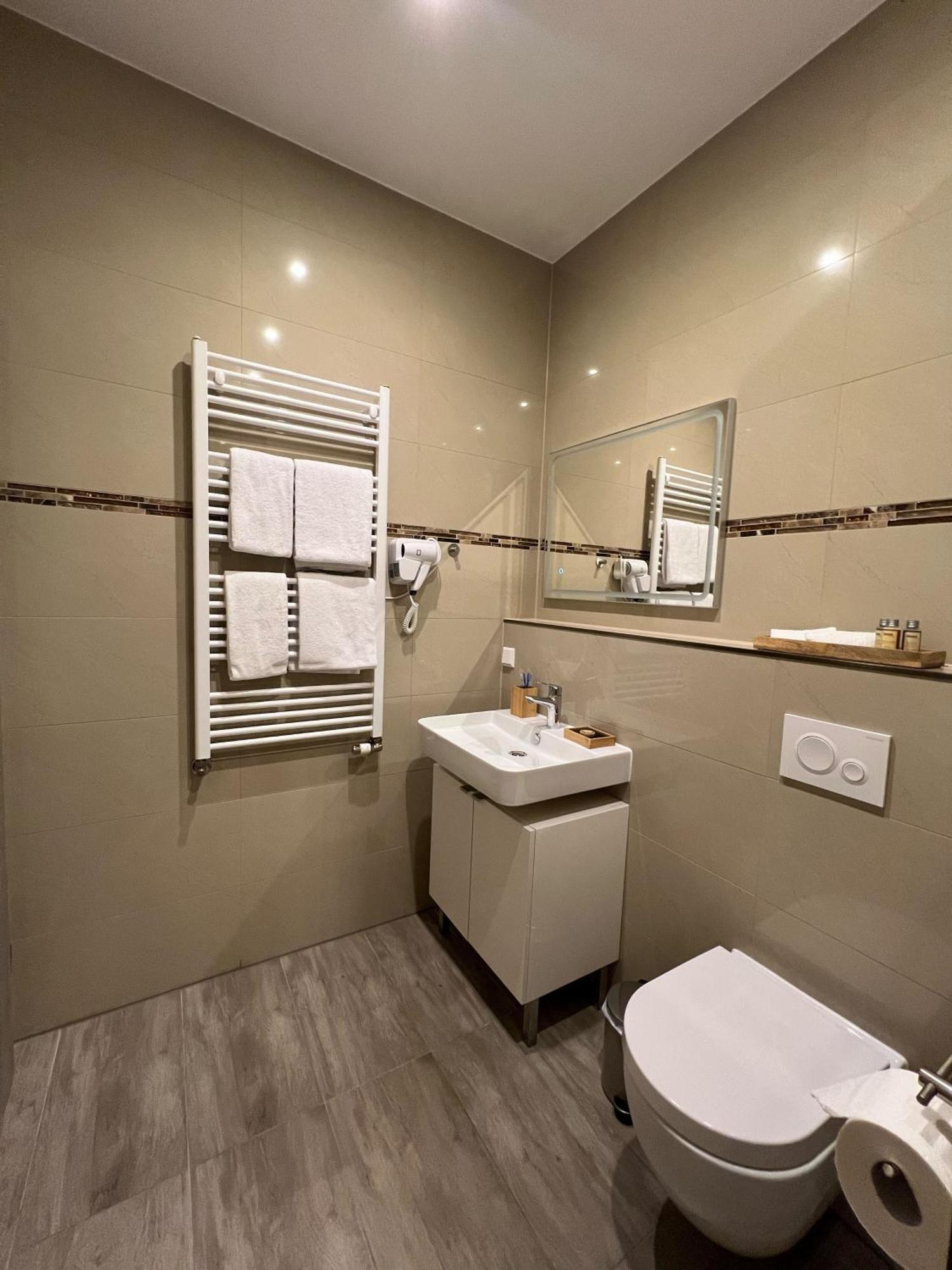 מצינגן Hotel Residenz Luxury Apartments מראה חיצוני תמונה