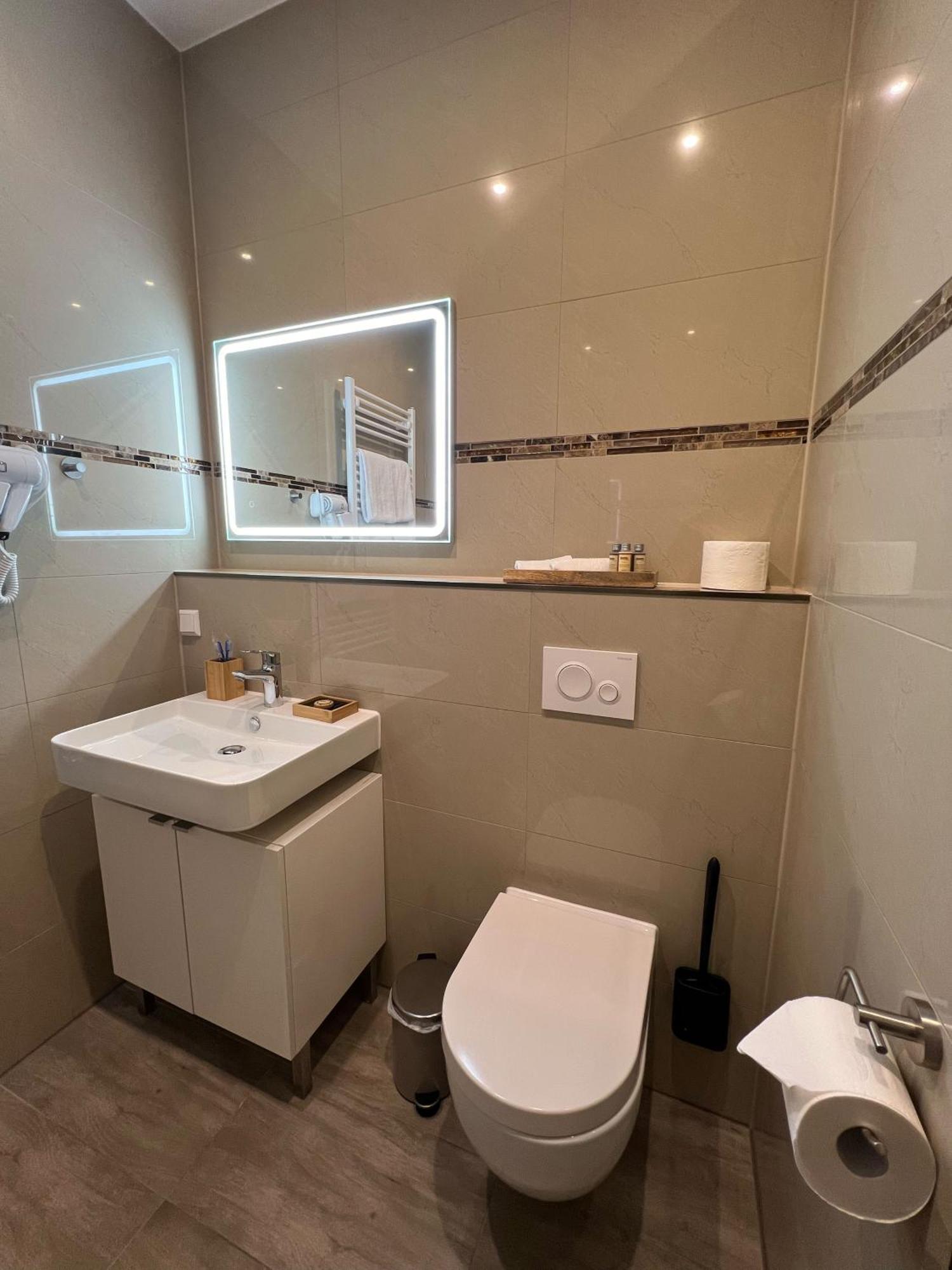 מצינגן Hotel Residenz Luxury Apartments מראה חיצוני תמונה