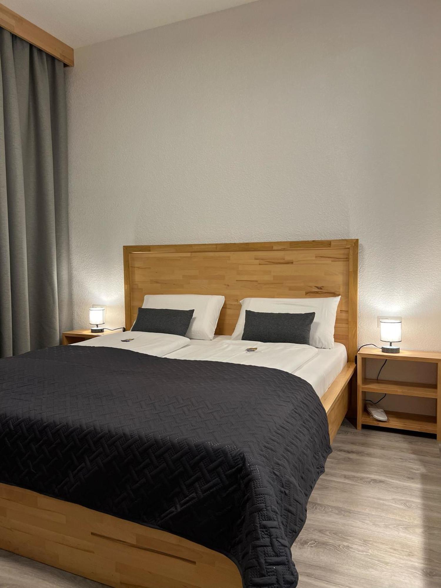 מצינגן Hotel Residenz Luxury Apartments מראה חיצוני תמונה