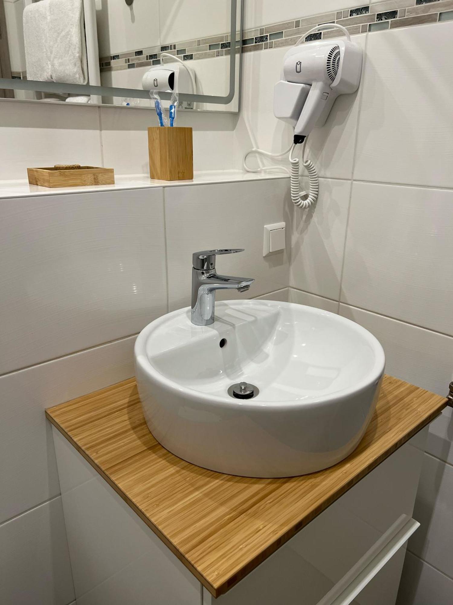מצינגן Hotel Residenz Luxury Apartments מראה חיצוני תמונה